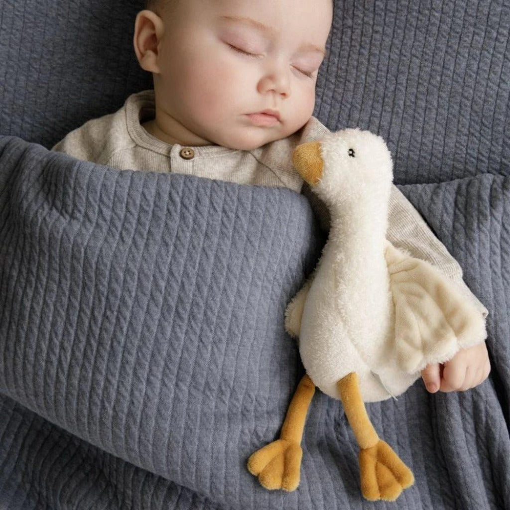Little Dutch Small Cuddly Toy (20cm) - Little Goose 7 Little Dutch Small Cuddly Toy (20cm) - Little Goose - Image 5