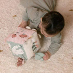 Little Dutch LD Activity Cube Flowers & Butterflies -Little Dutch Shop 0016912 little dutch activity cube flowers butterflies flowers butterflies 1