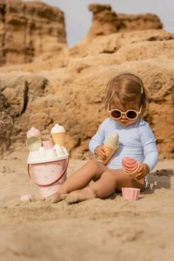 Little Dutch LD Long Sleeve Ruffle Swimsuit 74/80 23 Little Dutch LD Long Sleeve Ruffle Swimsuit 74/80 -Little Dutch Shop 0018420 little dutch bathsuit long sleeves ruffles daisies blue 62 68 daisies 3 5ed281e9 6976 424c 9e5a 4b7c0533b170