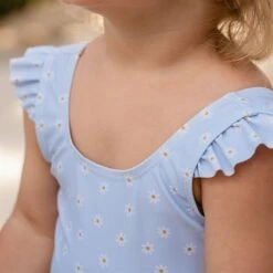 Little Dutch LD Ruffle Swimsuit 62/68 -Little Dutch Shop 0018520 little dutch bathsuit ruffles daisies blue 86 92 daisies 2 7637246f 6359 40ef affc a61da5aa4241