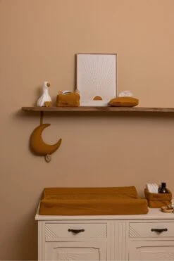 Little Dutch Moon-Shaped Pure Ochre Spice Music Box