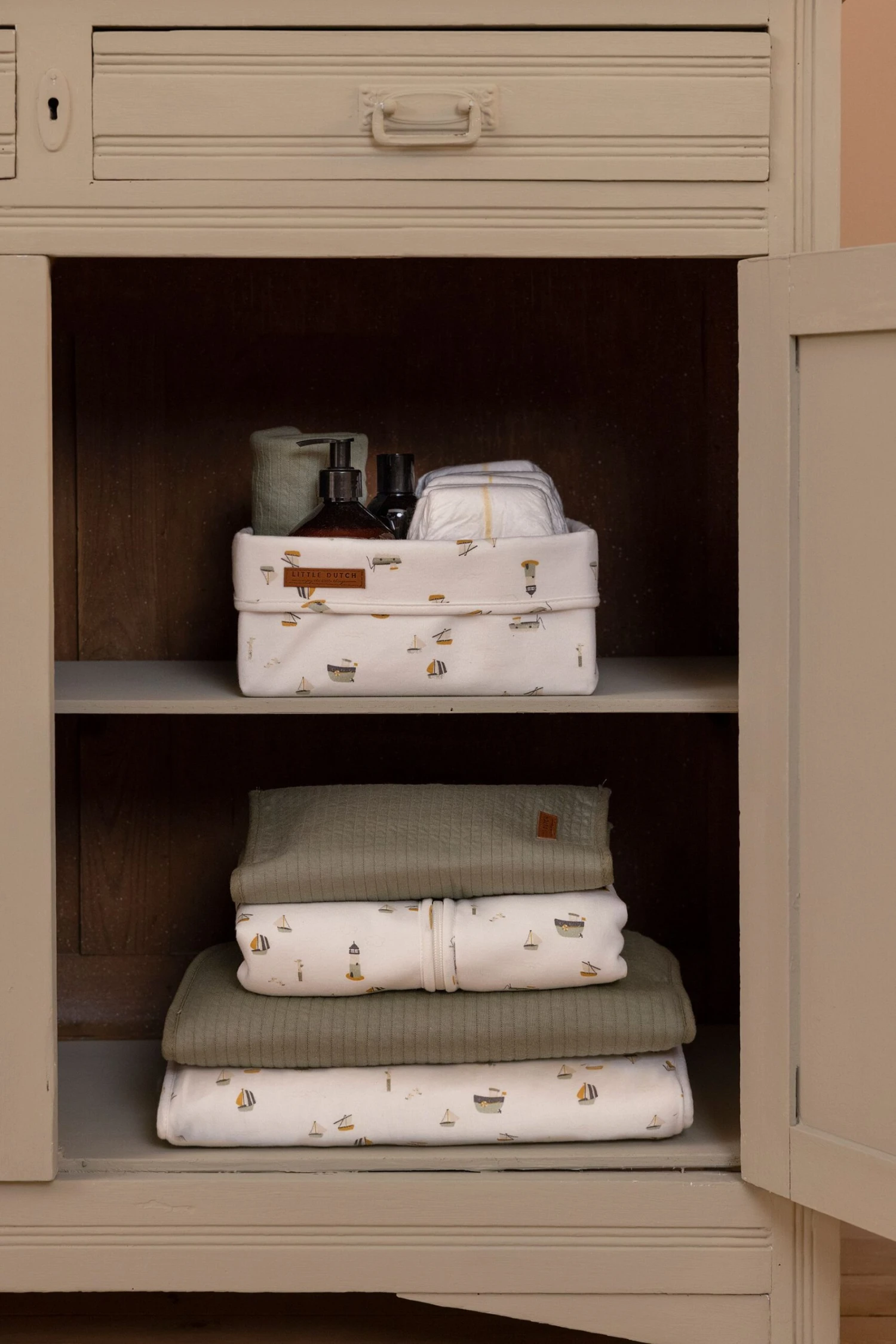 Little Dutch Sailors Bay White Changing Pad 5 Little Dutch Sailors Bay White Changing Pad - Image 3