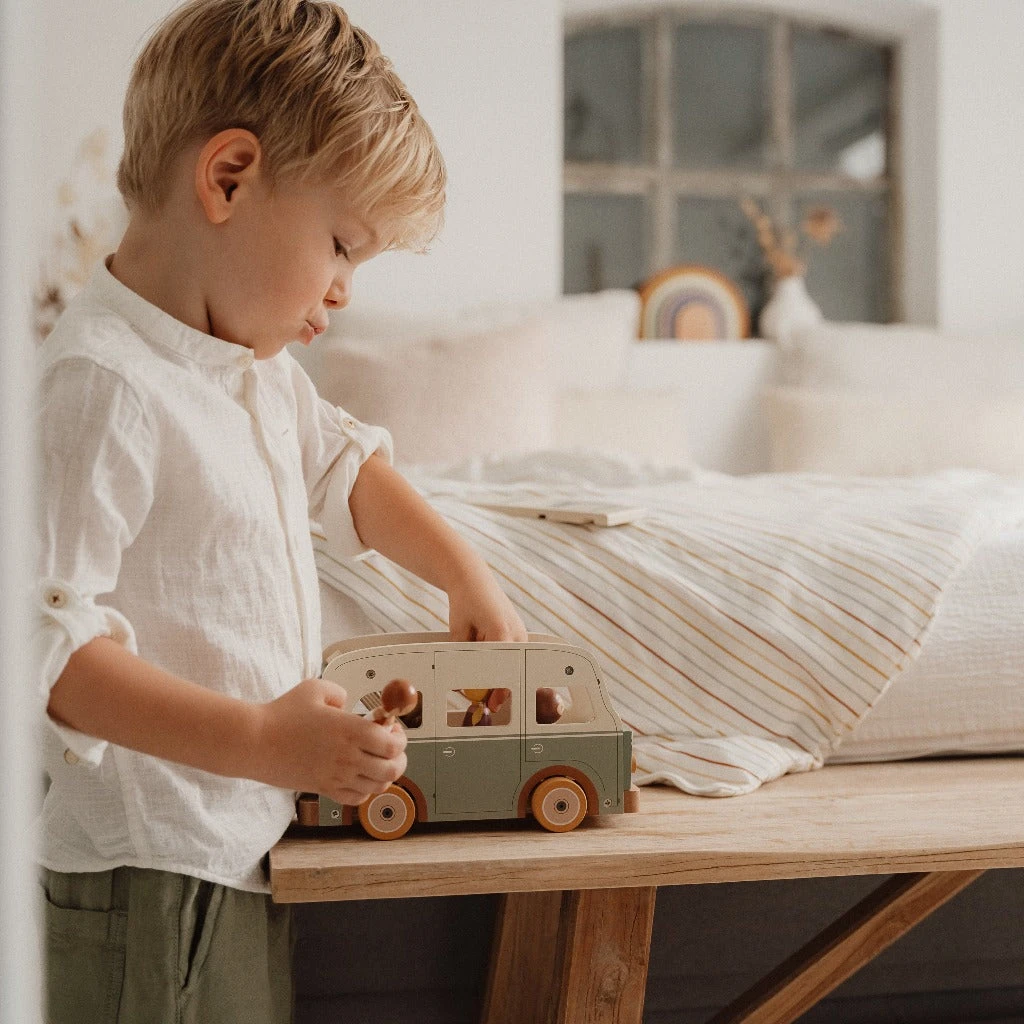 Little Dutch Vintage Campervan 6 Little Dutch Vintage Campervan - Image 4